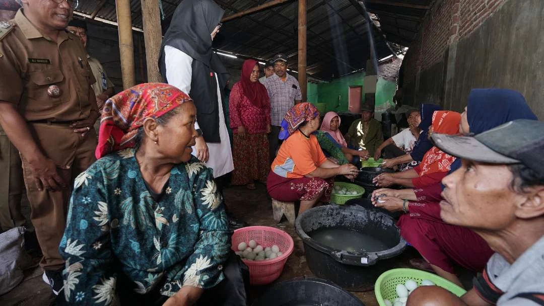 ngantor-di-desa,-bupati-banyuwangi-apresiasi-usaha-warga-berdayakan-lansia