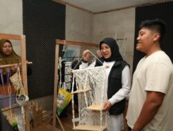 Ibu Rumah Tangga dari Desa di Banyuwangi, Hasilkan Omset Ratusan Juta dari Kerajinan Makrame
