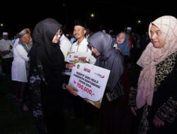 Bupati Ipuk Serahkan Insentif untuk 14 Ribu Lebih Guru Ngaji di Banyuwangi – Tribunjatim.com