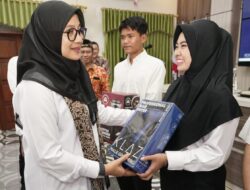 Kembali Berinovasi, Bupati Ipuk Berikan Program Bantuan Alat Usaha bagi Lulusan SMK