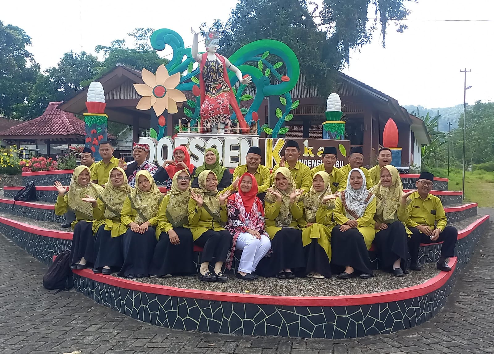 kunjungan-sastrawati-malaysia-cikgu-norasma-ke-mtsn-6-banyuwangi