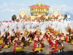 Gandrung Sewu “Payung Agung” Pukau Ribuan Penonton