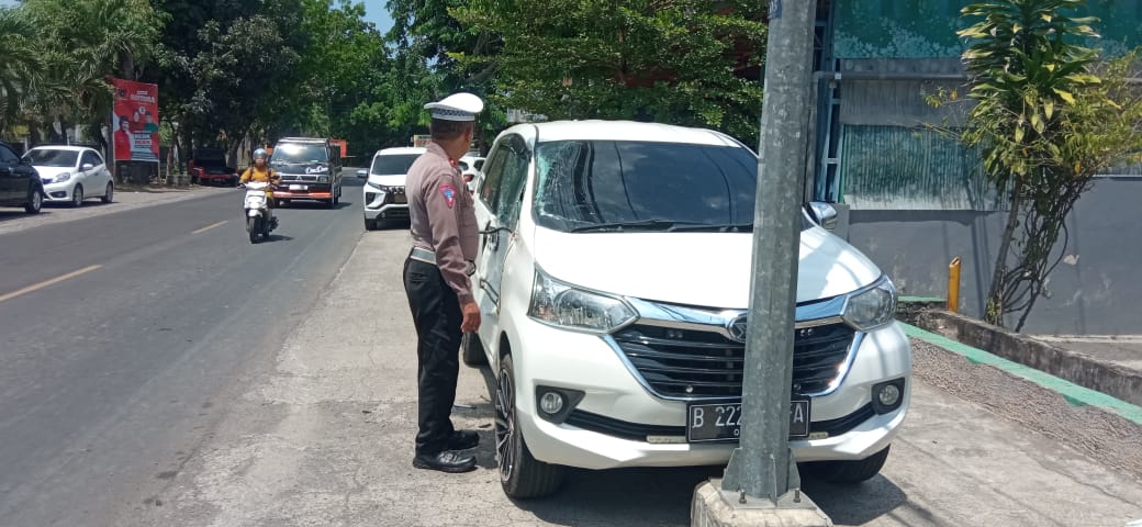 kecelakaan-tiga-kendaraan-terjadi-di-srono-banyuwangi,-tidak-ada-korban-jiwa