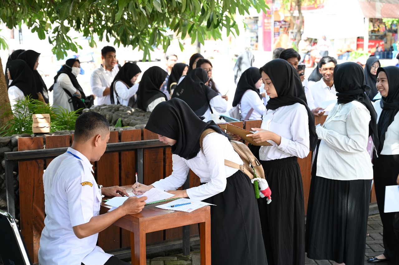 dua-ribu-peserta-seleksi-cpns-2024-mulai-ikuti-ujian-skd-di-banyuwangi