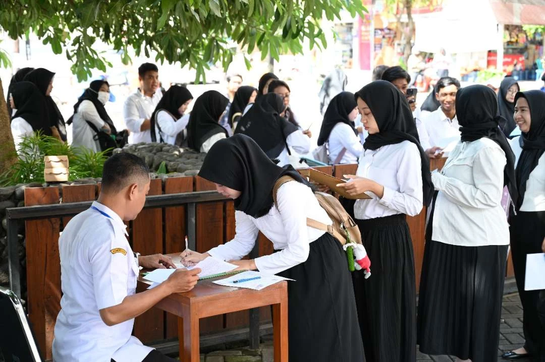 ribuan-peserta-seleksi-cpns-jalani-ujian-seleksi-kompetensi-dasar-di-banyuwangi
