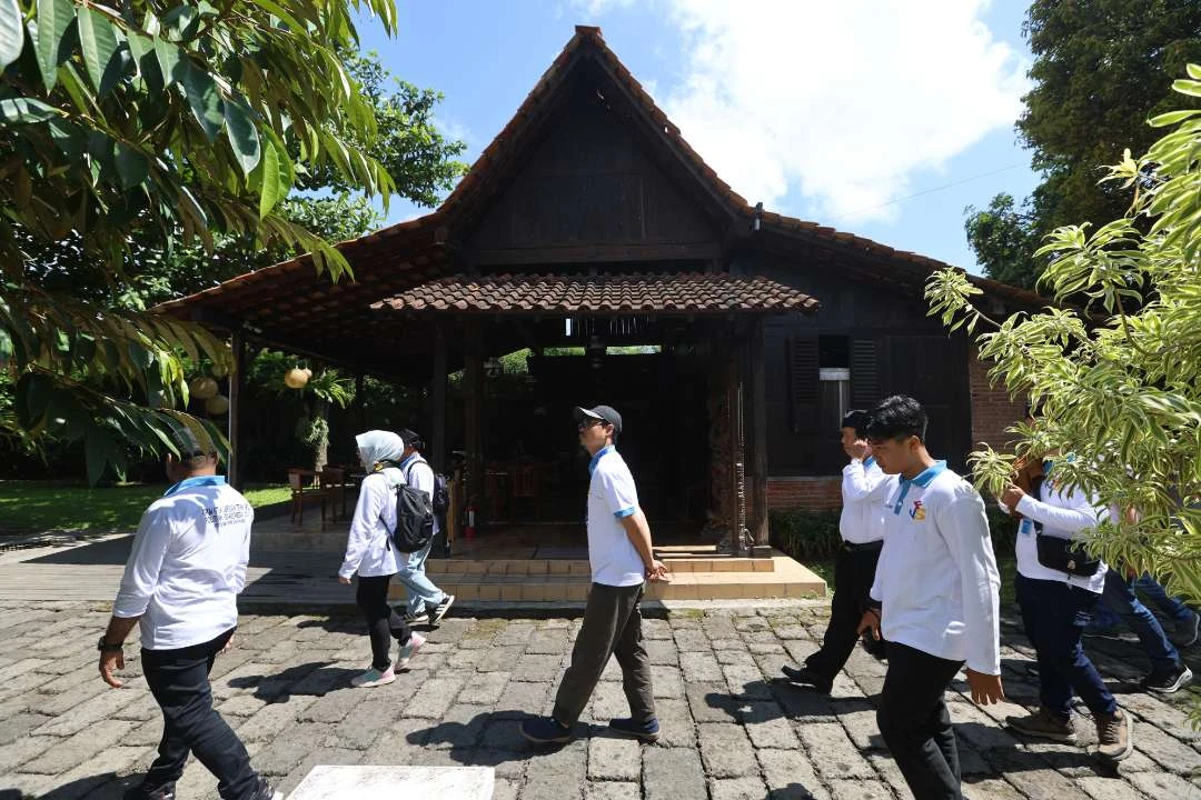 forum-ketua-jurusan-teknik-sipil-politeknik-pelajari-penerapan-arsitektur-lokal-banyuwangi