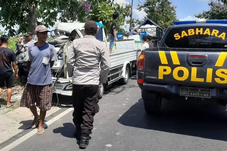 mobil-pikap-izusu-dan-truk-mitsubishi-adu-banteng-di-siliragaung-banyuwangi-–-radar-banyuwangi