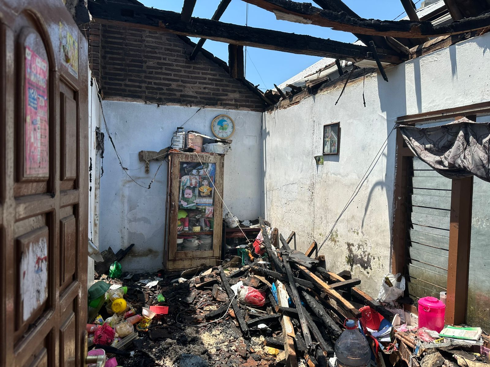 lupa-matikan-kompor-saat-hangatkan-sayur,-satu-rumah-ludes-terbakar