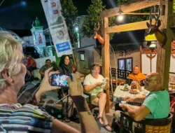 Ribuan Orang Ngopi Bareng Dalam Festival Ngopi Sepuluh Ewu di Desa Kemiren, Banyuwangi