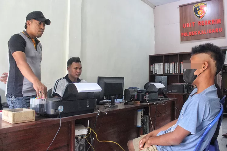 remaja-asal-jember-ini-curi-motor-dan-uang-amal-masjid-di-kalibaru-banyuwangi
