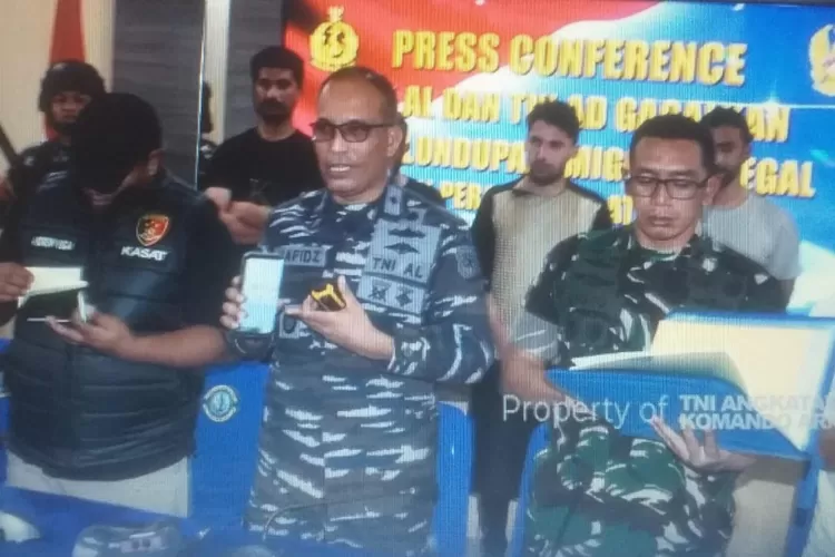 18-imigran-ilegal-dari-pakistan-diamankan-aparat-tni-al-kodim-banyuwangi:-begini-kronologisnya