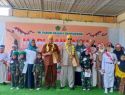 MI Darunnajah II Memaknai Hari Pahlawan Hadirkan Veteran Berpuisi