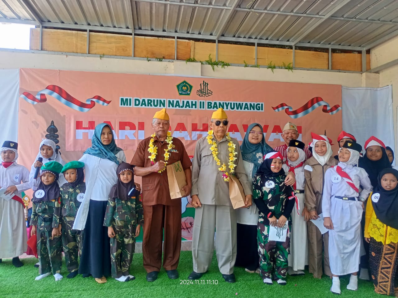 mi-darunnajah-ii-memaknai-hari-pahlawan-hadirkan-veteran-berpuisi