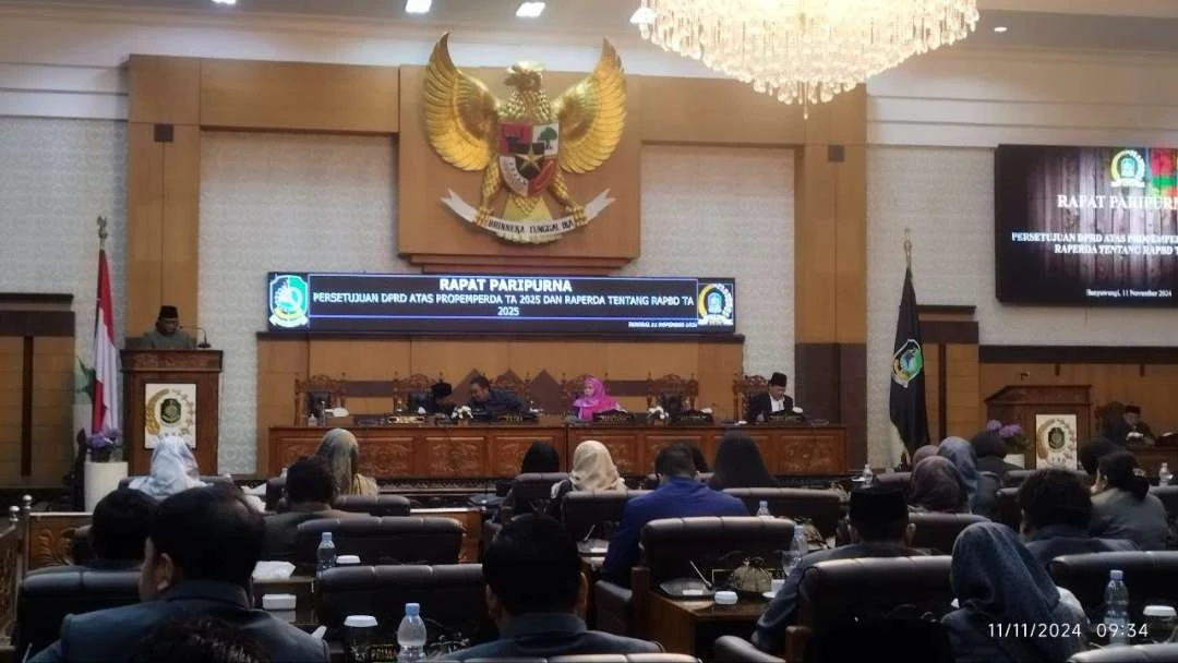 dprd-banyuwangi-sahkan-apbd-2025,-pad-diproyeksi-naik-rp97-miliar