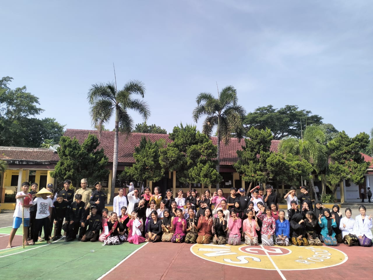 ratusan-siswa-smpn-2-rogojampi-laksanakan-upacara-memperingati-hari-pahlawan-indonesia