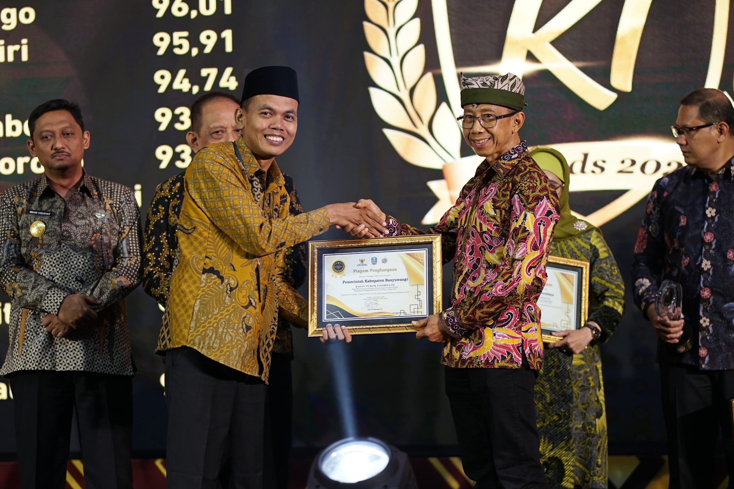 banyuwangi-raih-penghargaan-badan-publik-informatif