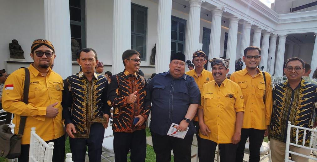 fadli-zon-menerima-sertifikat-kurator-keris-dari-badan-nasional-sertifikasi-profesi