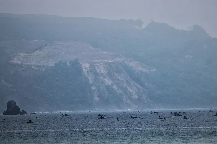 tambang-emas-tumpang-pitu-longsor,-blasting-pt-bsi-cemari-laut-pancer-banyuwangi