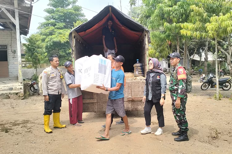 distribusi-logistik-pilkada-2024-ke-dusun-terpencil-sukomade-lancar-–-radar-banyuwangi