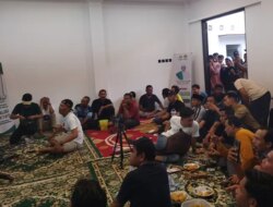 Yel-Yel dan Selawat Semarakkan Real Count di Posko Ali-Ali di Parijatah Kulon Banyuwangi