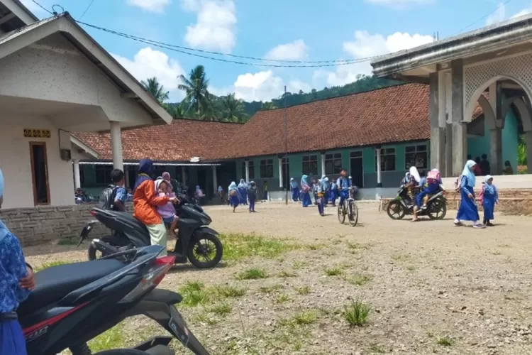 kbm-di-mi-babur-rohmah-kembali-normal,-tempat-sekolah-korban-kekerasan-seksual-hingga-meninggal