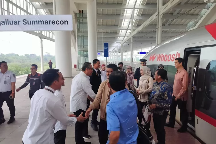dpr-ri-tinjau-stasiun-kereta-cepat-tegalluar,-pastikan-transportasi-nataru-siap-optimal
