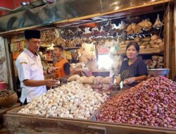 Jelang Libur Nataru, Harga Cabai Rawit di Genteng Banyuwangi Melambung – Radar Banyuwangi