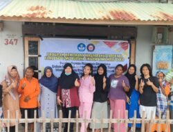 Pemanfaatan Sampah Plastik Jadi Paving Block di Petoaha Lewat Program Kemitraan UHO