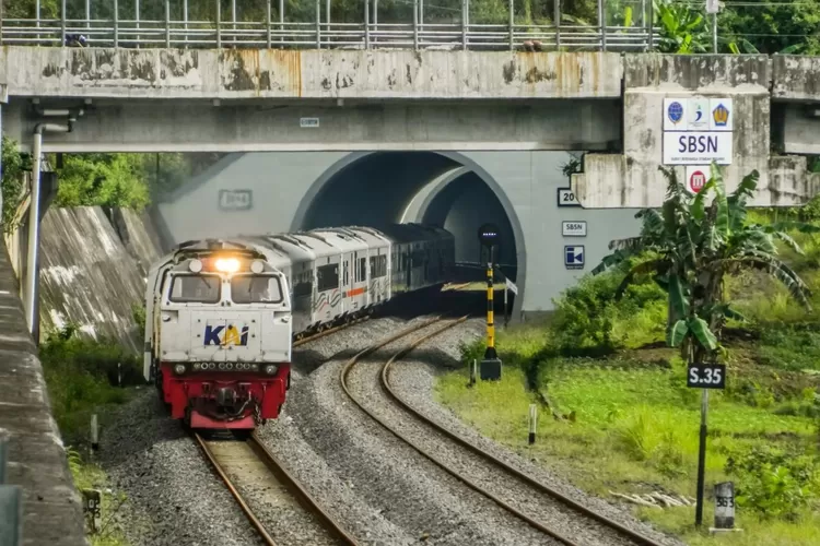motor-tabrak-ka-argo-semeru,-lokomotif-alami-kerusakan,-perjalanan-terganggu