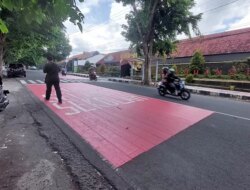 Dishub Banyuwangi Pasang Markah Zoss di Depan 3 Sekolah, Begini Bentuknya – Radar Banyuwangi
