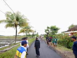 100 Ruas Jalan Dibangun dan Diperbaiki di Muncar, Bu Ipuk Tinjau Progres Pembangunannya