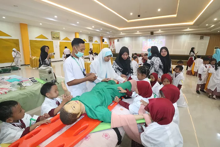 rs-al-huda-gambiran-luluskan-150-dokter-kecil-dari-tk-al-ihsan-genteng-wetan-–-radar-banyuwangi