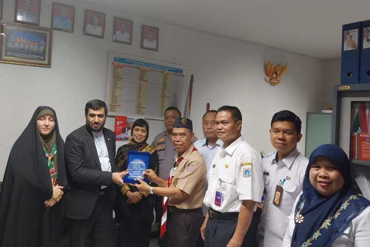 sang-pendidik-yang-membawa-sekolahnya-ke-negeri-para-mullah-–-times-banyuwangi