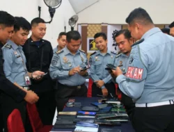 Pastikan Tidak Terlibat Judi Online, Ponsel Pegawai Lapas Banyuwangi Disidak