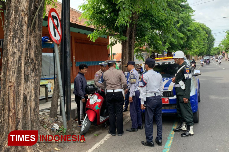 operasi-gabungan-di-banyuwangi,-puluhan-kendaraan-ditilang-–-times-banyuwangi