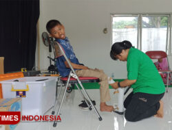 Puluhan Penyandang Disabilitas di Banyuwangi Dapat Bantuan Sepatu AFO – TIMES Banyuwangi