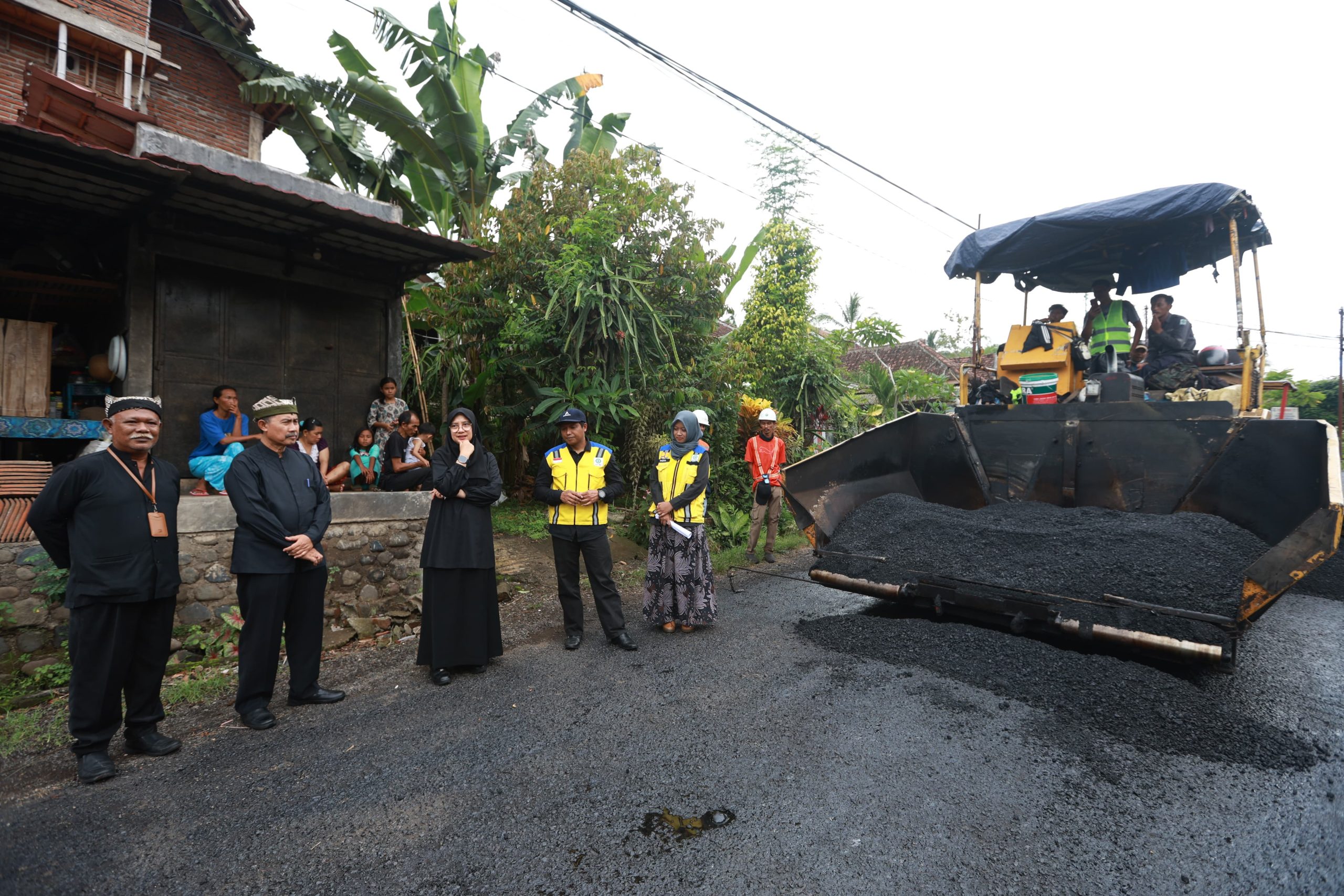 pastikan-tuntas-akhir-tahun,-bupati-ipuk-kembali-cek-progress-pembangunan-jalan