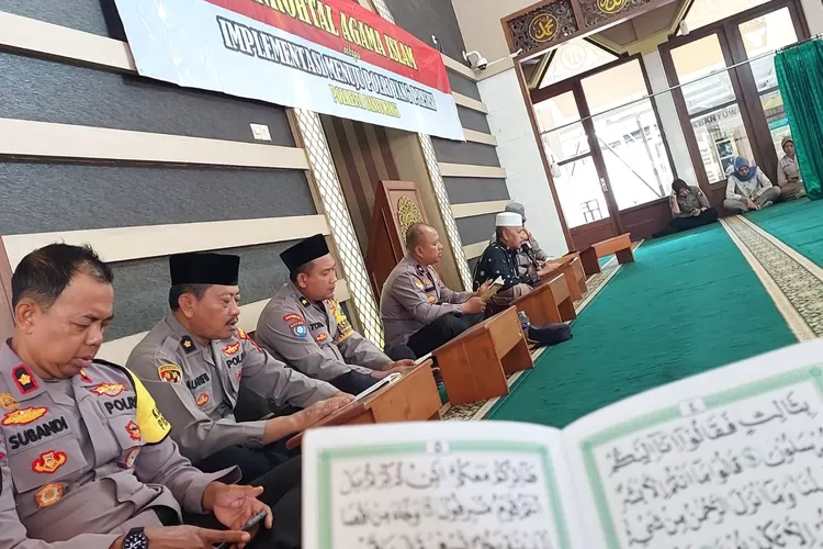 undang-habib-toha,-polresta-banyuwangi-gelar-binrohtal-demi-wujudkan-sdm-unggul