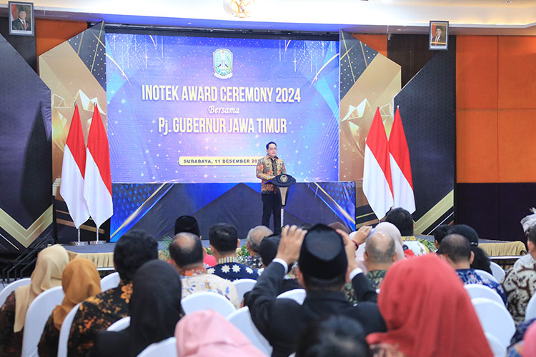 inotek-award-ceremony-2024,-dpmd-prov-jatim-raih-penghargaan-sangat-inovatif-–-times-banyuwangi