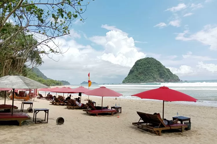 ramalan-cuaca-8-destinasi-favorit-banyuwangi-per-15-desember-2024:-sedia-payung-sebelum-hujan