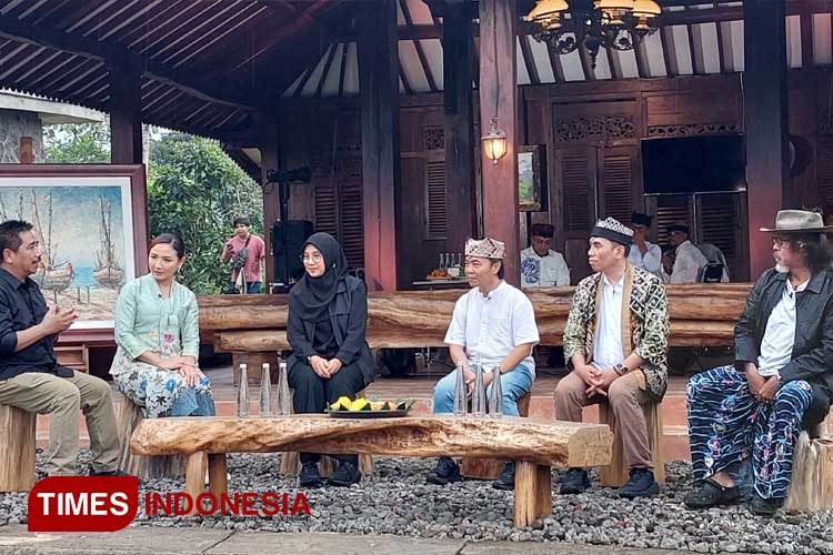 menghadirkan-sujiwo-tejo,-dengan-‘jagong-budaya’-gairahkan-seni-banyuwangi-–-times-banyuwangi