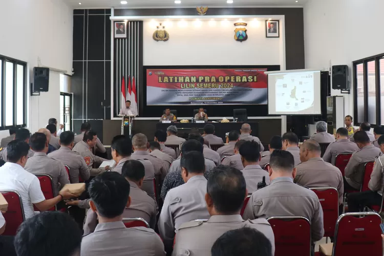 hadapi-libur-nataru,-polresta-banyuwangi-gelar-latihan-pra-operasi-lilin-semeru-2024