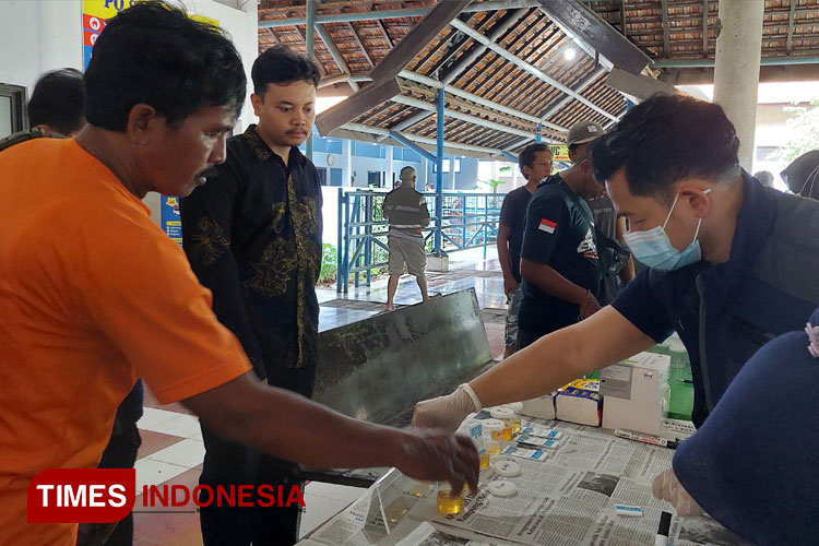 supir-angkutan-barang-dan-orang-di-banyuwangi-di-tes-urine-mendadak,-ada-apa?-–-times-banyuwangi