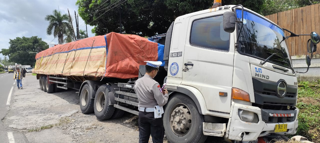 kecelakaan-truk-dan-sepeda-motor-di-kedayunan,-tidak-ada-korban-jiwa