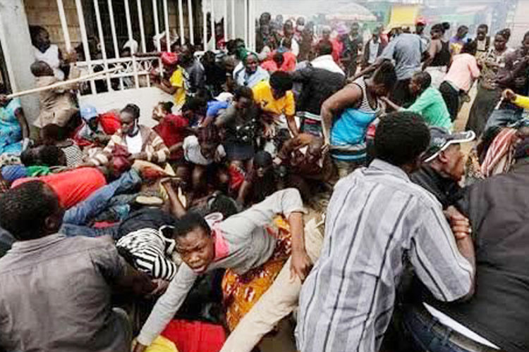 32-orang-meninggal-saat-berebut-hadiah-natal-–-times-banyuwangi