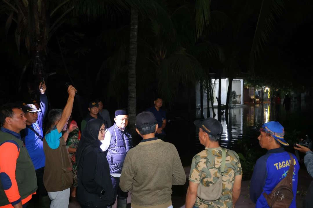 bupati-banyuwangi-tinjau-banjir-rob,-intruksikan-dinas-terkait-lakukan-langkah-mitigasi