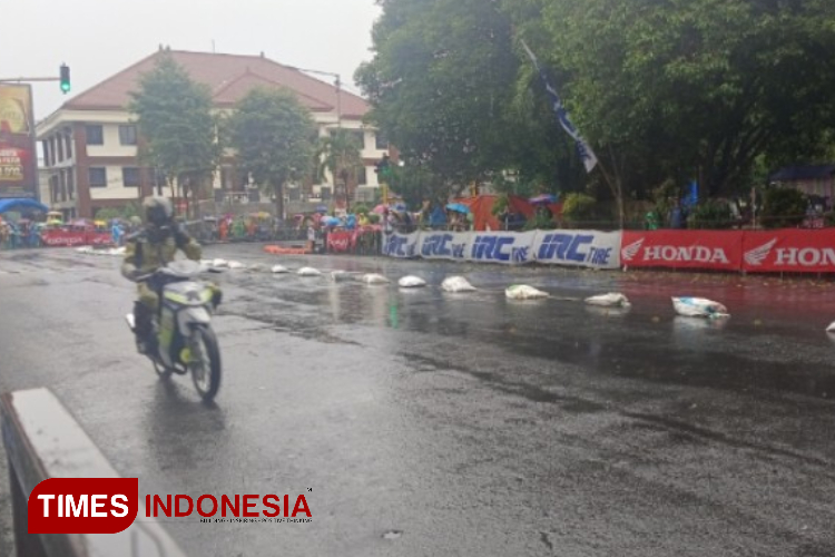 lintasan-licin-bikin-pebalap-jatuh-bangun-dalam-jatim-racing-final-di-bondowoso-–-times-banyuwangi