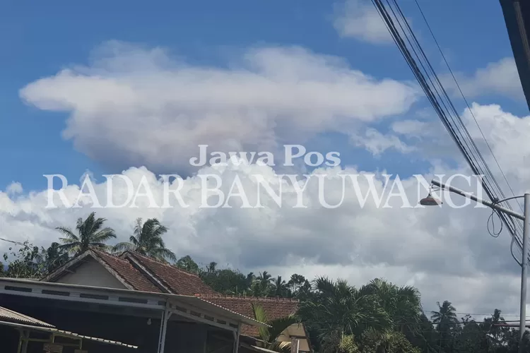 breaking-news!-gunung-raung-di-banyuwangi-erupsi,-asap-tebal-setinggi-2000-meter-panikkan-warga
