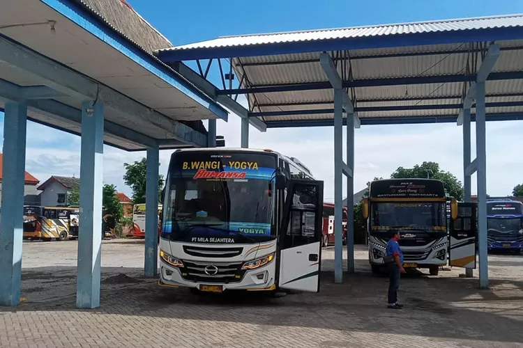 jelang-tahun-baru,-tak-ada-lonjakan-penumpang-di-terminal-brawijaya-banyuwangi