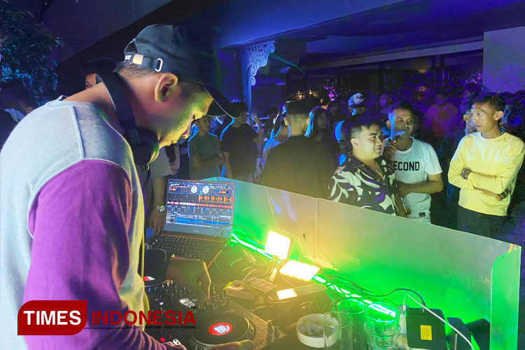 neon-amapiano-party,-sukses-mengguncang-rooftop-kokoon-hotel-banyuwangi-–-times-banyuwangi